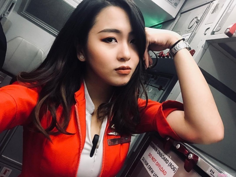 正妹空姐Yoko Tang 三点式泳装秀性感S曲线