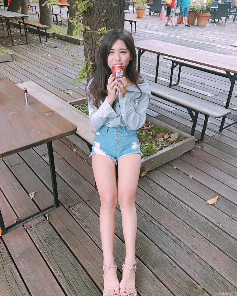 阳光正妹Unaaa 美女冲浪征服大海