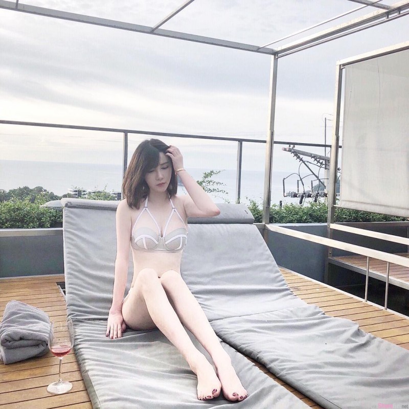 【GG扑克】上海正妹Sharon 白皙大长腿美女性感迷人