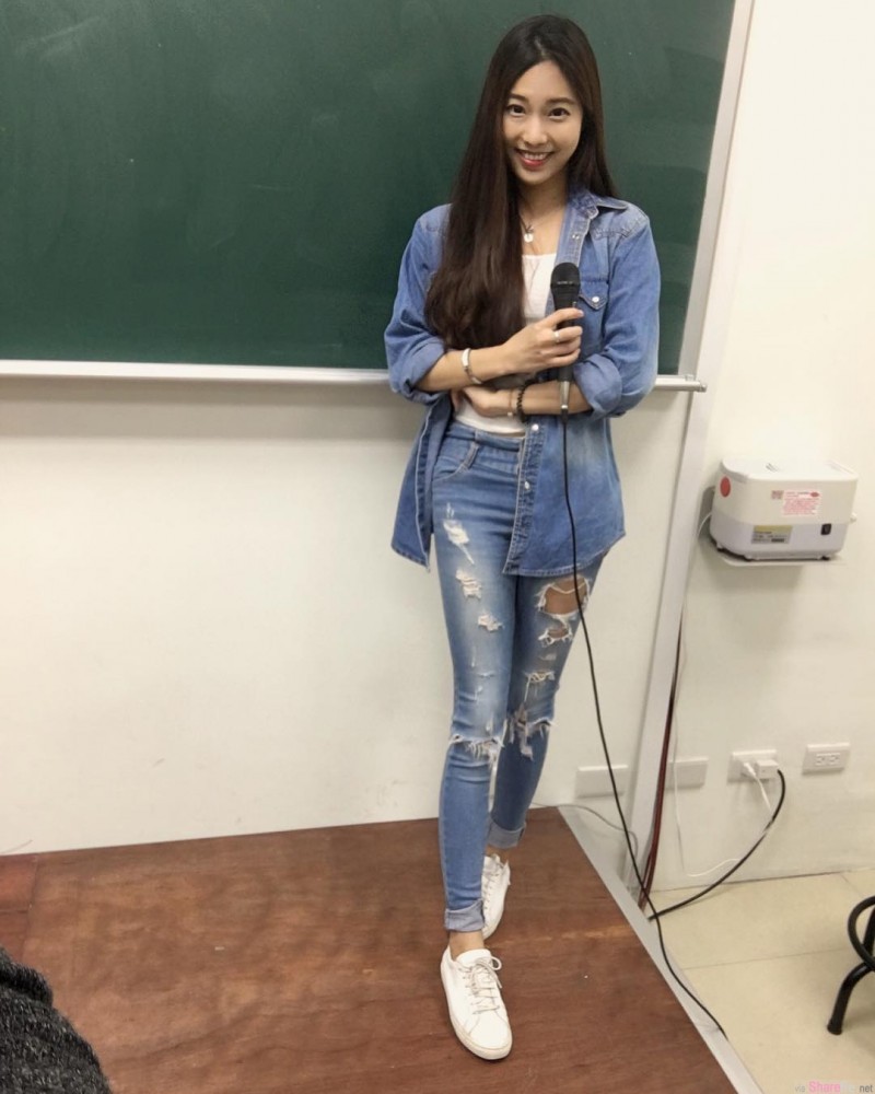 文化大学正妹郑小奈 学霸美女甜美可爱