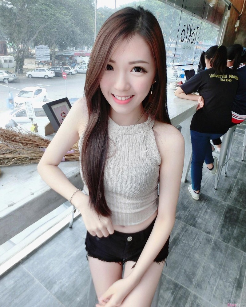 【GG扑克】小清新正妹Estelle 新社花海花海中弹钢琴仙气逼人