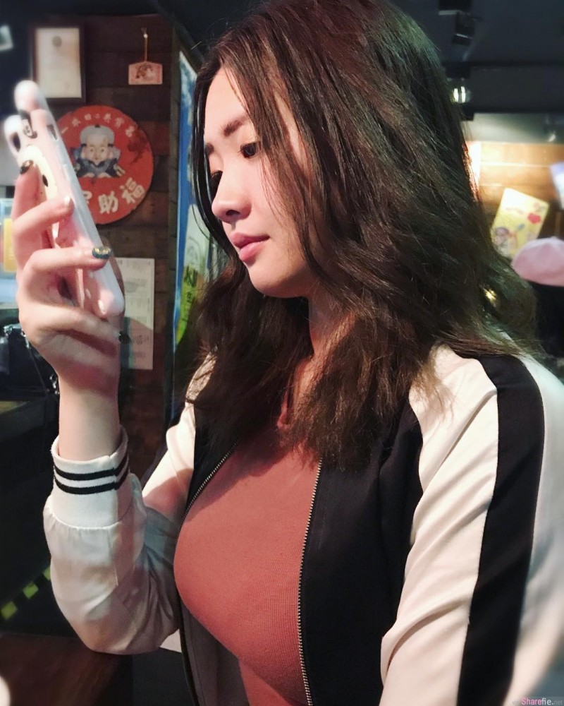 【GG扑克】超胸韧体工程师正妹小嗨 打电动屡遭偷拍