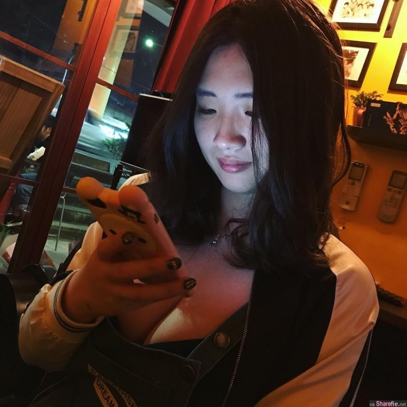 【GG扑克】超胸韧体工程师正妹小嗨 打电动屡遭偷拍