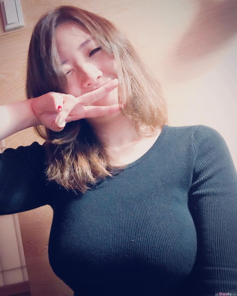 【GG扑克】超胸韧体工程师正妹小嗨 打电动屡遭偷拍