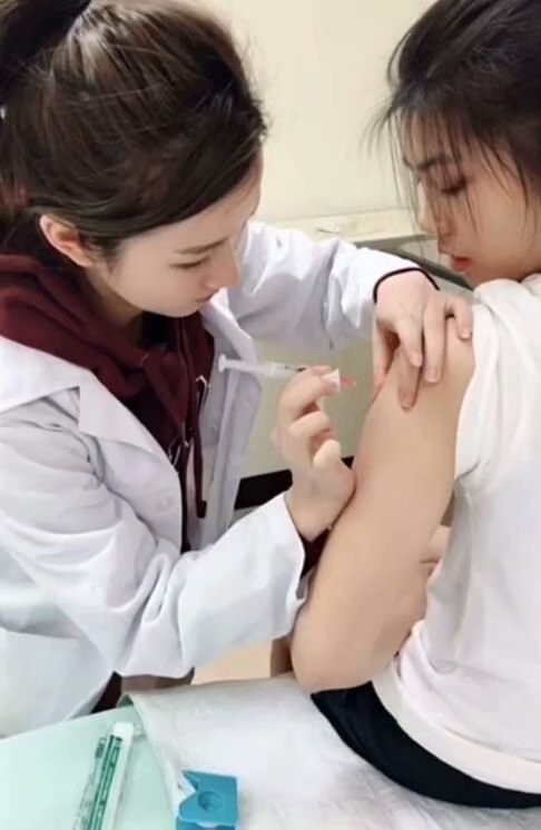 极品美女护士正妹 萌Q超反差电翻网友