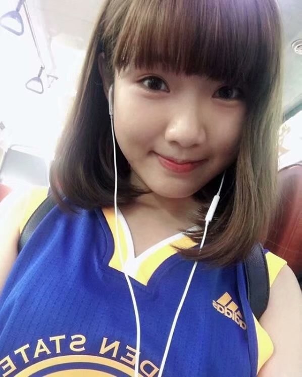 极品美女护士正妹 萌Q超反差电翻网友