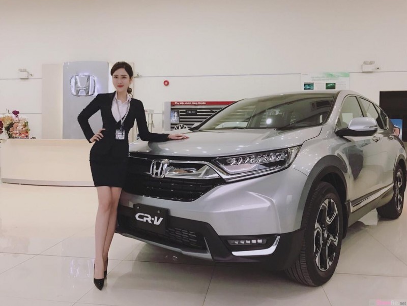 越南HONDA女销售员身材诱人 正妹卖车令人无法看车
