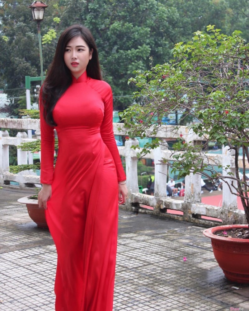 越南HONDA女销售员身材诱人 正妹卖车令人无法看车