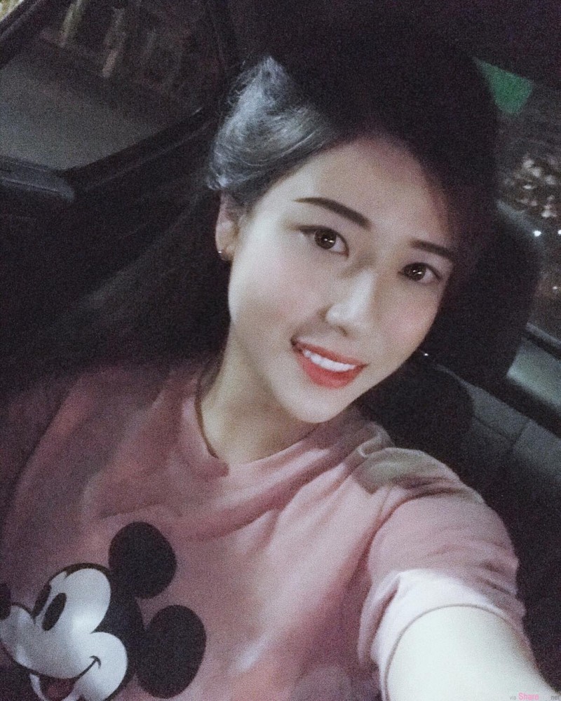 越南HONDA女销售员身材诱人 正妹卖车令人无法看车