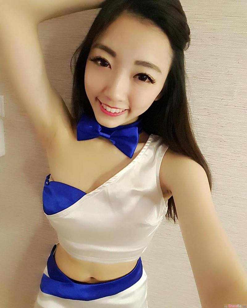 【GG扑克】兔牙正妹Ellen钢铁艾 马背上劈腿一字马秀性感大长腿