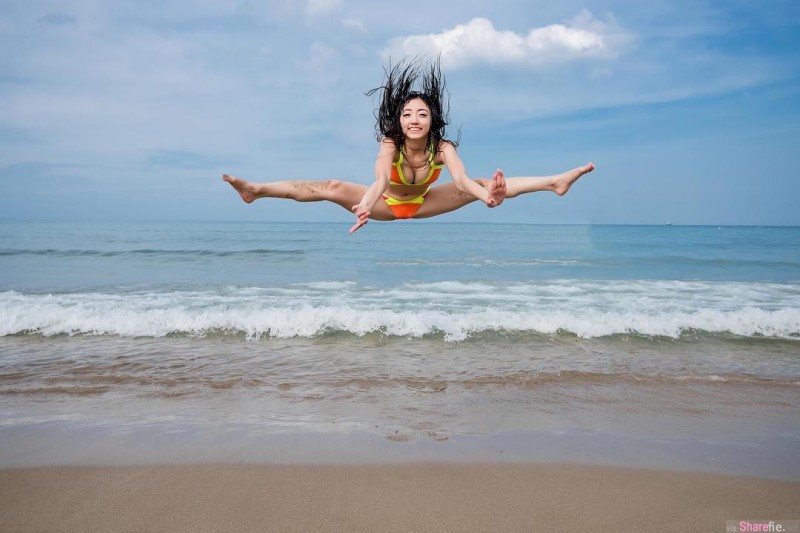 【GG扑克】兔牙正妹Ellen钢铁艾 马背上劈腿一字马秀性感大长腿