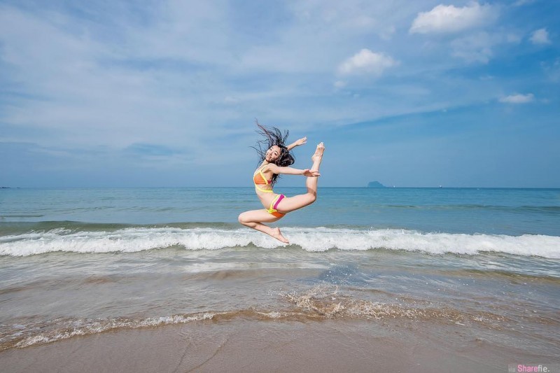 【GG扑克】兔牙正妹Ellen钢铁艾 马背上劈腿一字马秀性感大长腿