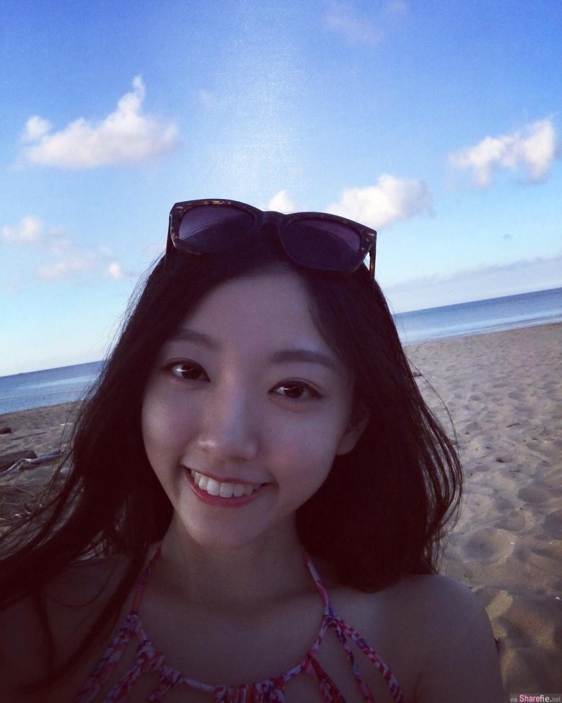 【GG扑克】兔牙正妹Ellen钢铁艾 马背上劈腿一字马秀性感大长腿