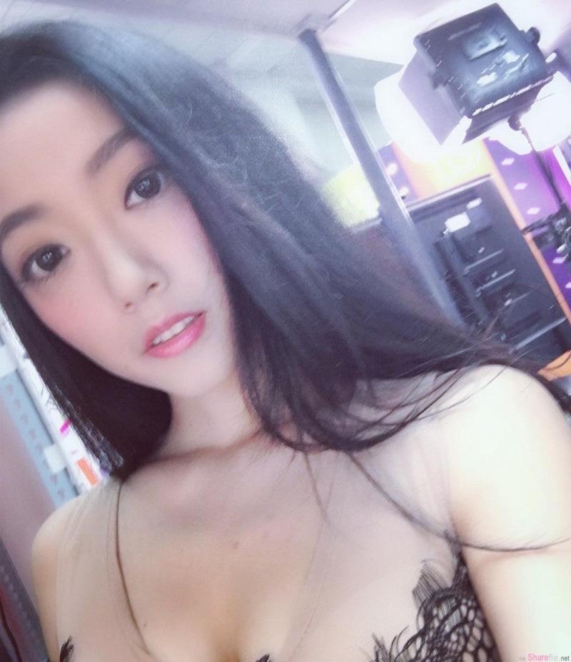 【GG扑克】兔牙正妹Ellen钢铁艾 马背上劈腿一字马秀性感大长腿