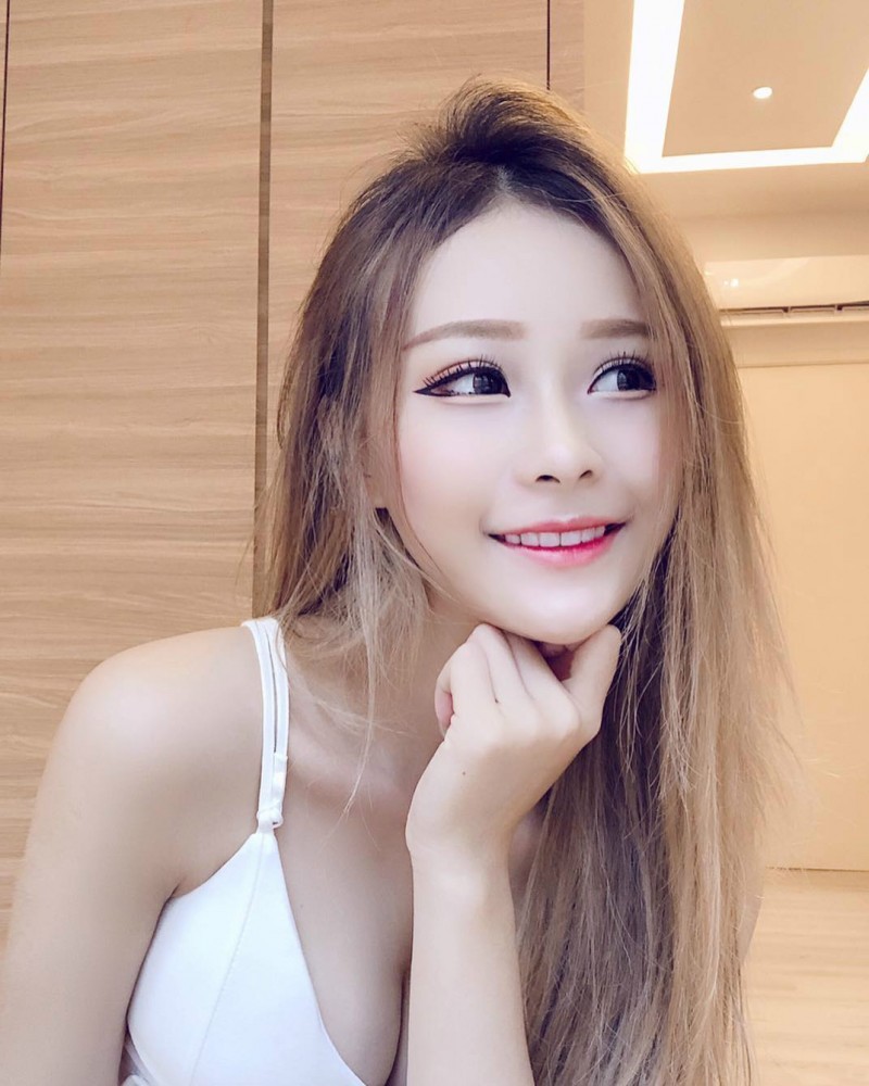 【GG扑克】网红正妹BabySuki 逆天大长腿性感迷人