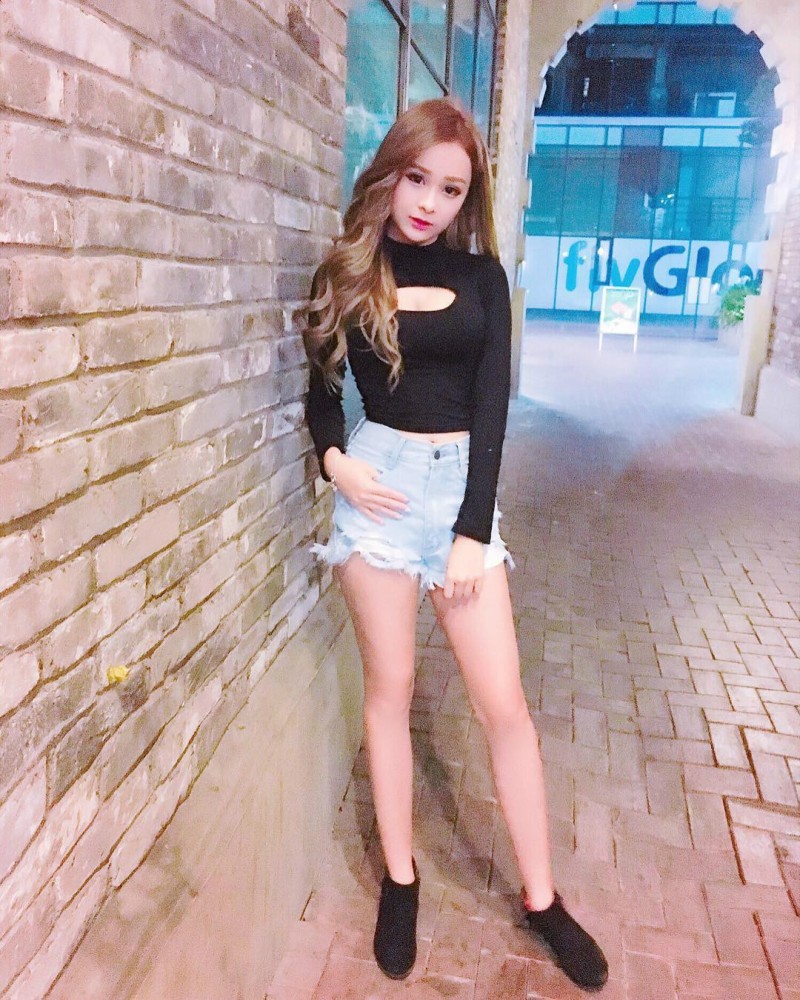 【GG扑克】网红正妹BabySuki 逆天大长腿性感迷人