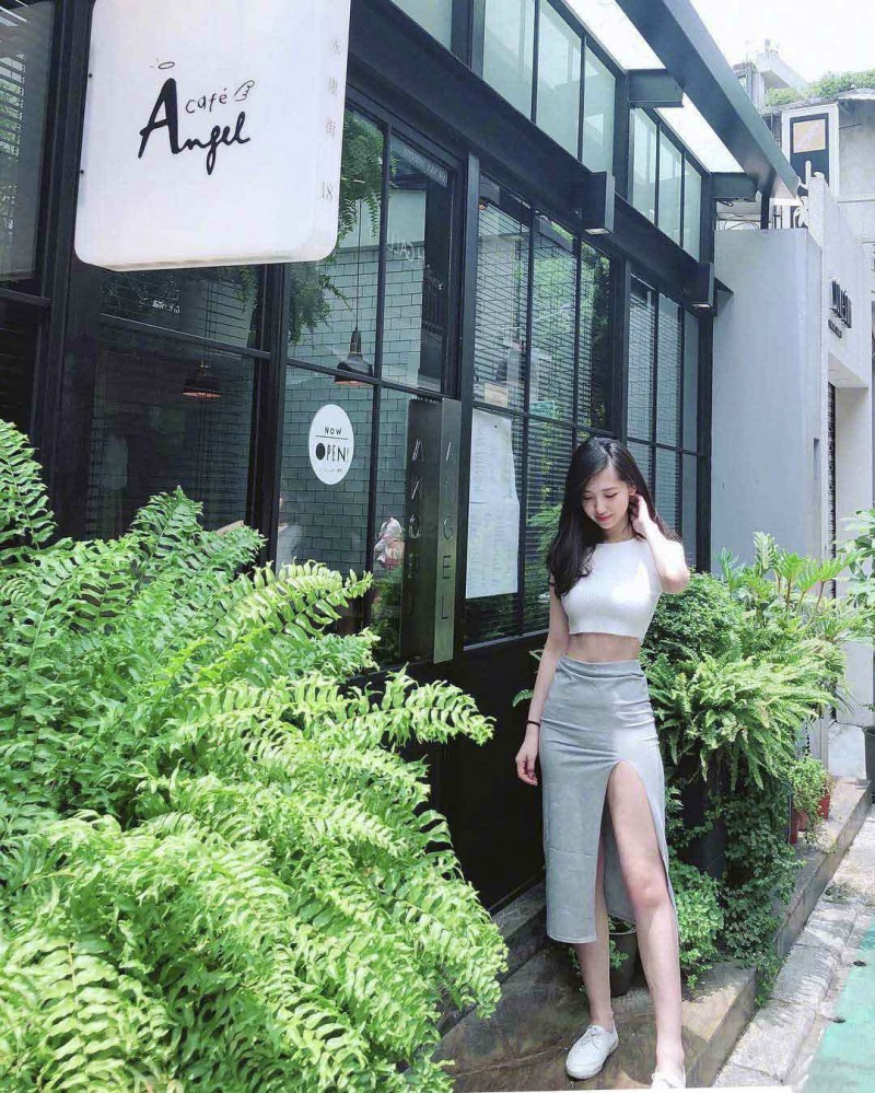 【GG扑克】台湾正妹叫何蓁 低胸装美女夜景照迷人