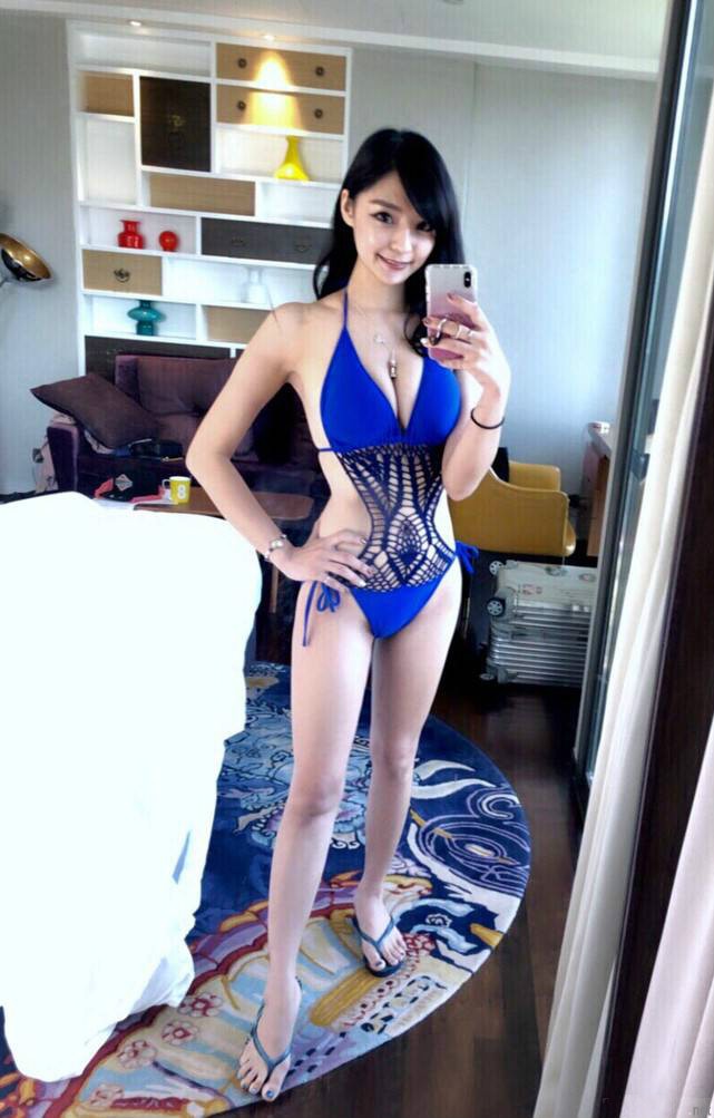 【GG扑克】华航公司空姐Queenie Hsieh 性感正妹超深事业线诱人