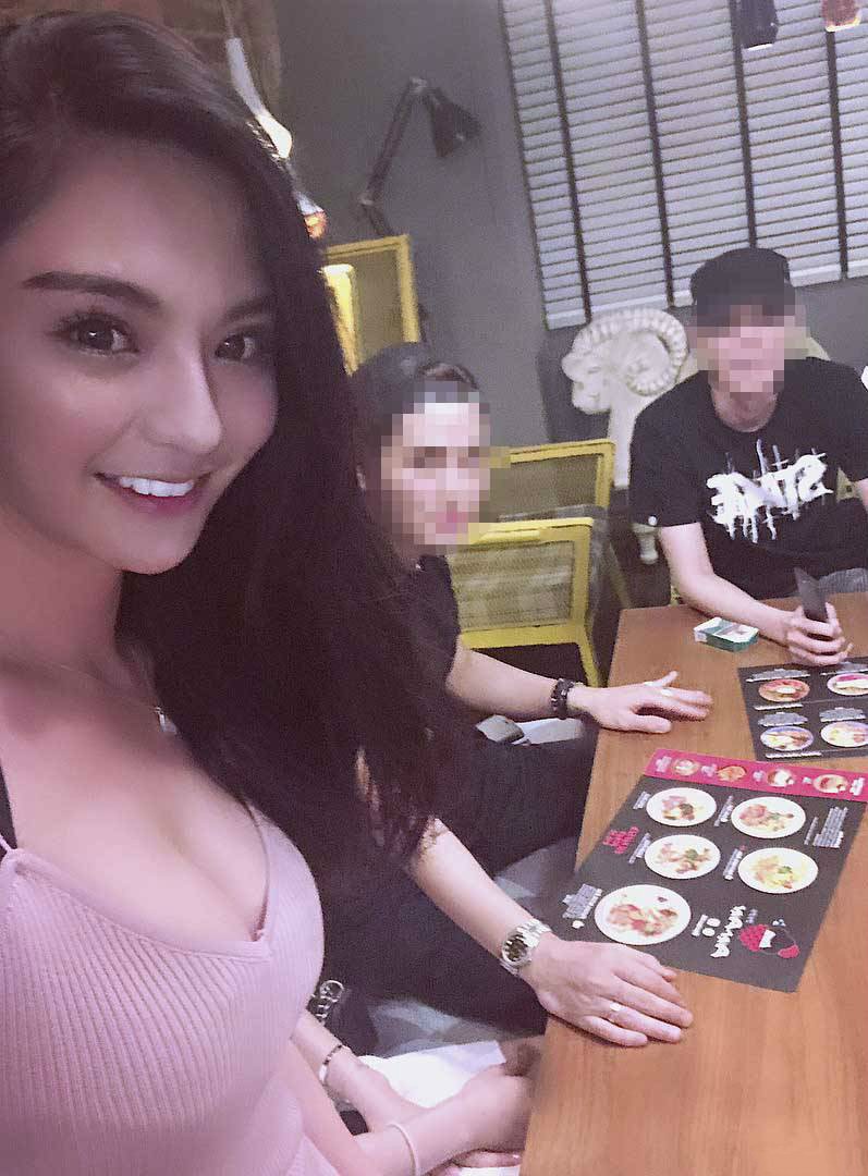【GG扑克】华航公司空姐Queenie Hsieh 性感正妹超深事业线诱人