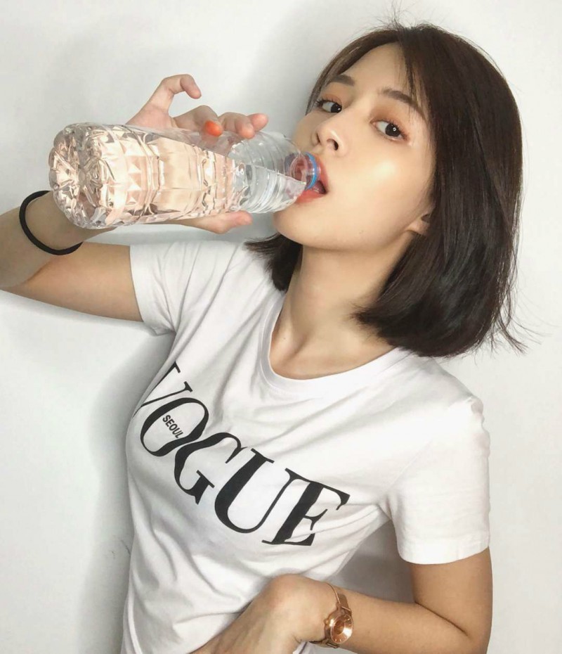 正妹空姐黄姵涵晒试穿比基尼照 性感火辣身材引发网友暴动