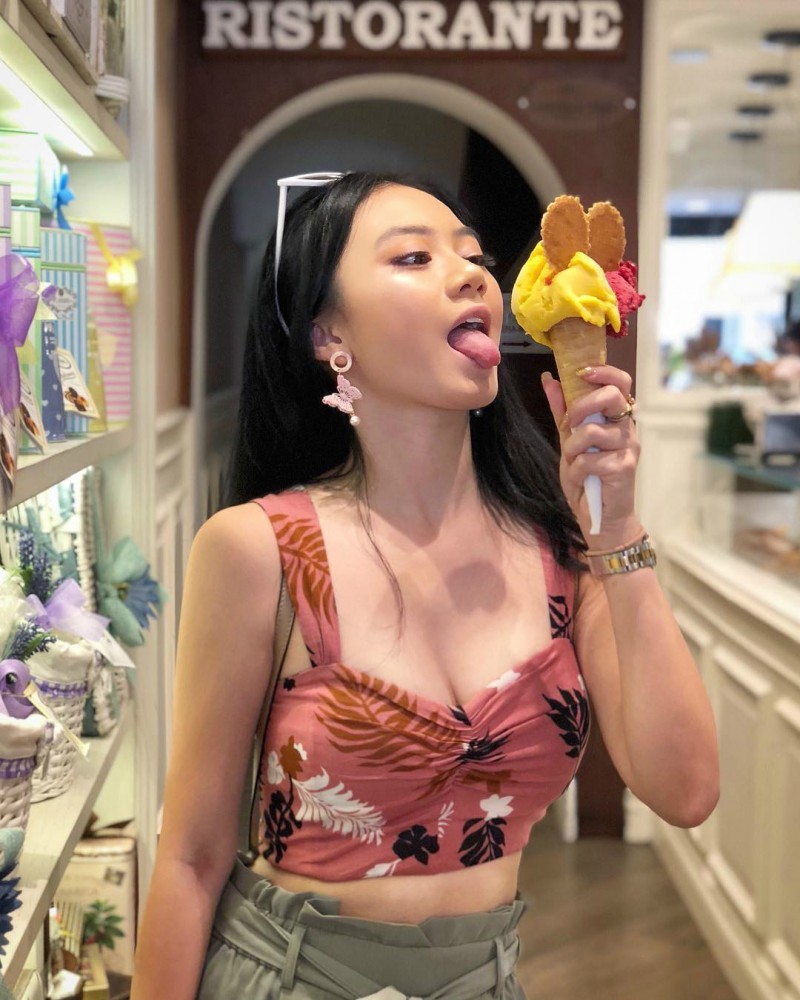 正妹Michelle Lo晒法国巴黎旅游照 性感大长腿十分吸睛