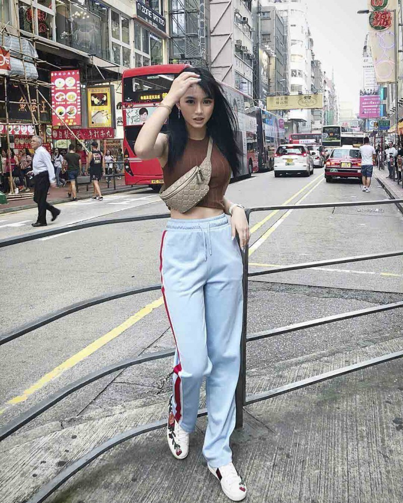正妹Michelle Lo晒法国巴黎旅游照 性感大长腿十分吸睛