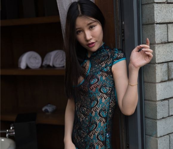 【GG扑克】我和小莹的性故事 保母的诱惑_小妖入怀!