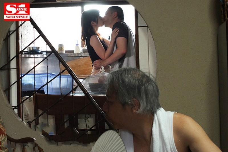 SSNI-606:H罩杯巨乳人妻「奥田咲」就这样背着老公把这小鲜肉给吃了! 【GG扑克】SSNI-606:H罩杯巨乳人妻「奥田咲」就这样背着老公把这小鲜肉给吃了!