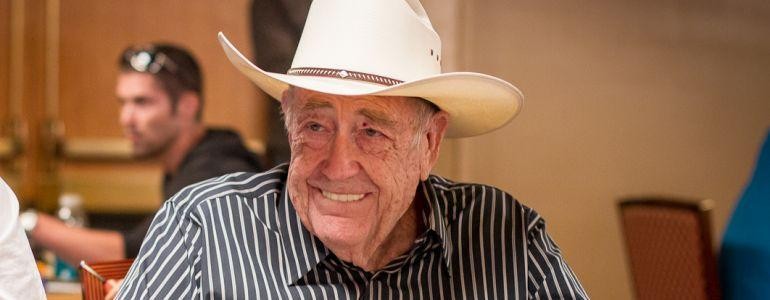 Doyle Brunson接到警探奇怪电话，说有人告他威胁恐吓