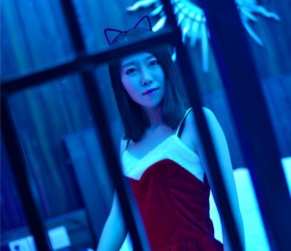 【GG扑克】婶婶让你日个够i 美男洗澡脱得一二清洁_学霸抱一抱