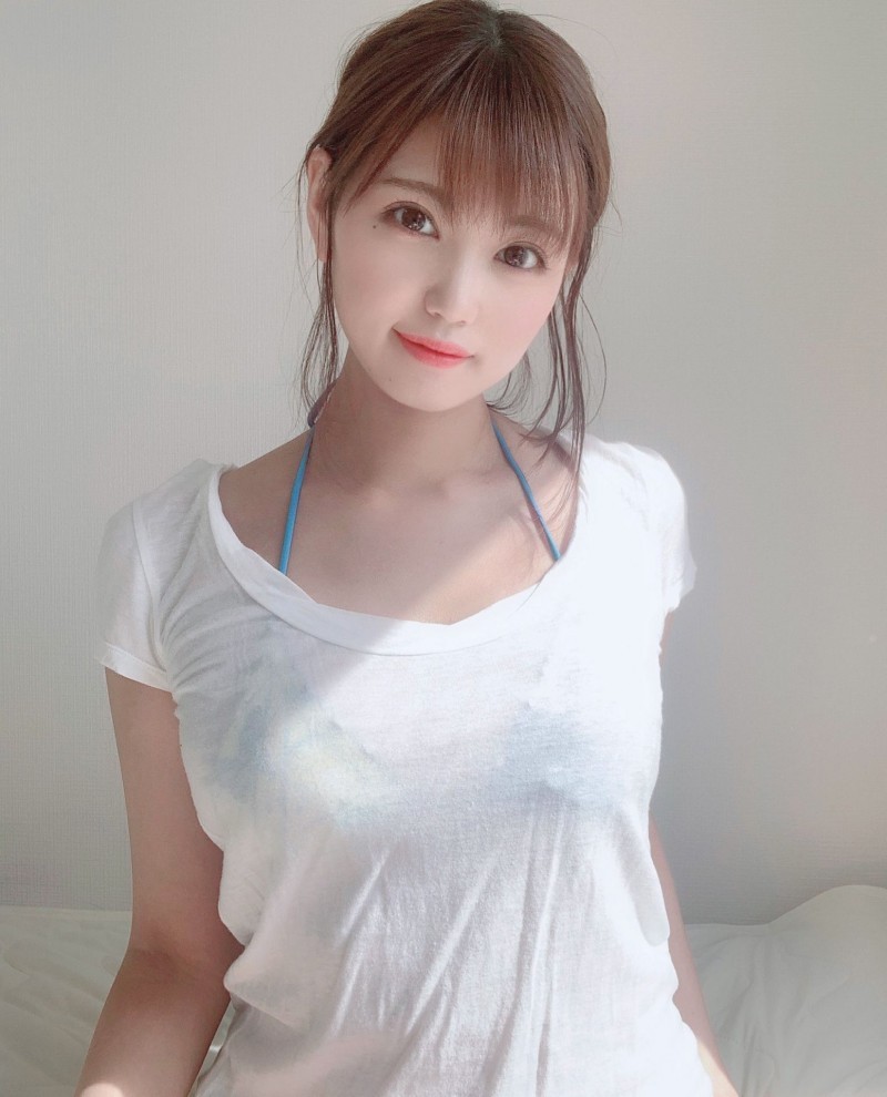 【GG扑克】还记得她吗!G奶萌妹「篠原冴美」脱衣挑战爆红,感激TW:让我的关注者增加3000人