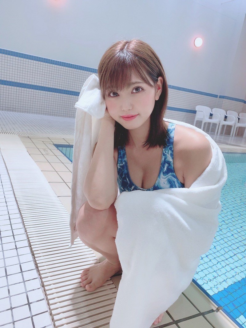 【GG扑克】还记得她吗!G奶萌妹「篠原冴美」脱衣挑战爆红,感激TW:让我的关注者增加3000人