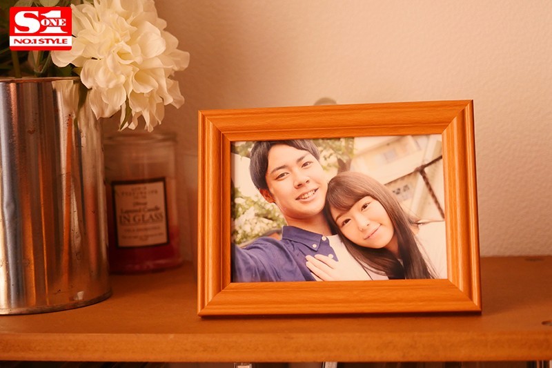 【GG扑克】SSNI-872 :把新名爱明无毛的下体给弄湿后痛快地插入!