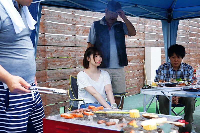 【GG扑克】JUL-319:陶醉在与大叔们的多P性爱之中,一边吸屌一边被插,乐不可支啊!