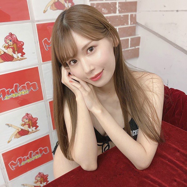 IPX-374：学生们轮流玩弄女教师明里つむぎ的身体！