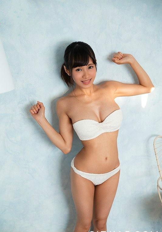 SSNI-462: 幼儿园制服萝莉,天然H罩杯逢见梨花(逢见リカ)出道! 【GG扑克】SSNI-462: 幼儿园制服萝莉,天然H罩杯逢见梨花(逢见リカ)出道!