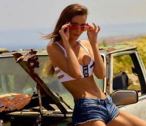 【GG扑克】我住在一个花园赵大爷 看电影被陌生人摸湿