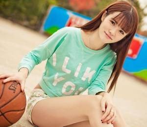 【GG扑克】晚上一个人没有声音的体罚 狗狗脚垫上好多小肉刺