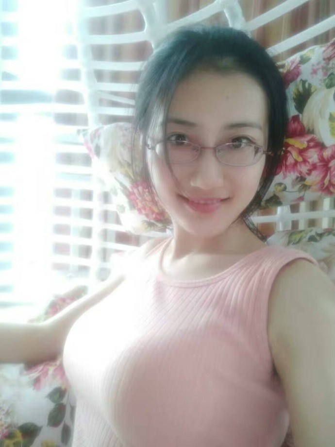 虎扑美腿大赛话题人物：南京模特蜜桃大丸子