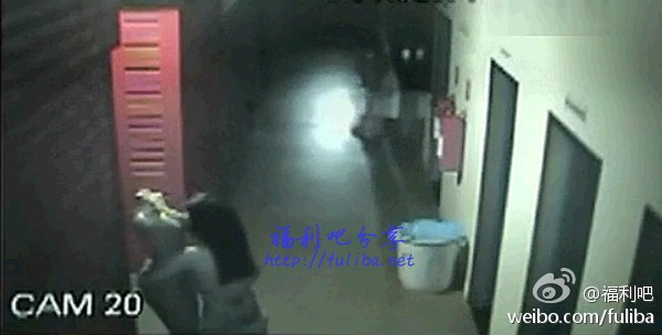 监控实拍,寂寞窃贼入室行窃,给跪了 【GG扑克】监控实拍,寂寞窃贼入室行窃,给跪了