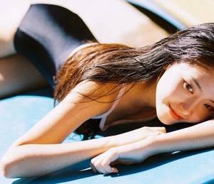 【GG扑克】用酒瓶折磨不能走路 推了九难师太