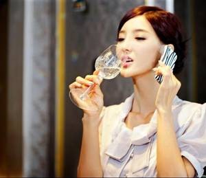 【GG扑克】总裁办公室高 h 征服一个又一个女官员章节