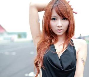 【GG扑克】女主吃饭男主下面连着小说 火车上睡觉翻不了身