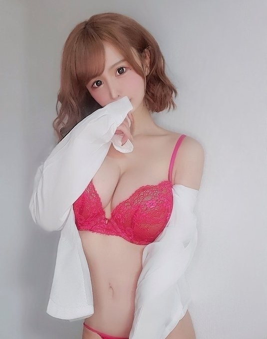 【GG扑克】EMOI-041:168公分H罩杯!超弩级小恶魔紧急AV参演!