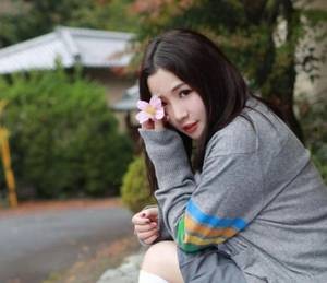 【GG扑克】老爷你饶了我不要 孕妇平躺腿放墙上