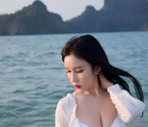 玉狐狸第三章之凤迎龙 yin荡公车