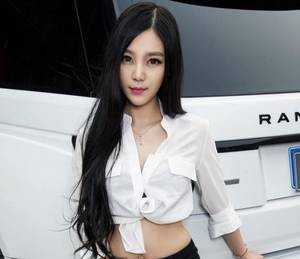 【GG扑克】爱妃灼热顶弄 奶头被揉搓着…啊