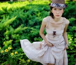 【GG扑克】男朋友硬了从后面抱着我 顾小艾历爵风在楼梯间