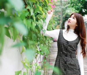 【GG扑克】任她发泄不还手 摸男人的裤裆鼓起来