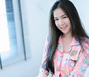 【GG扑克】女生第一次比较不痛的方法 异地老公找其他女人